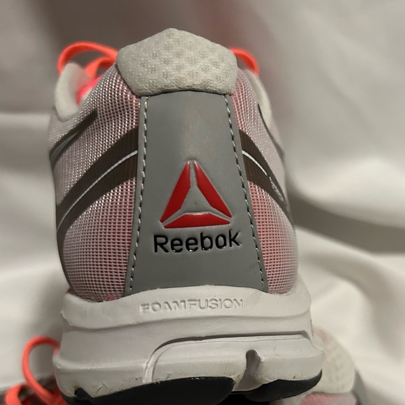 Reebok women’s walking/running shoes. CTR = cushion transition rebound. Size 11 - Picture 8 of 12
